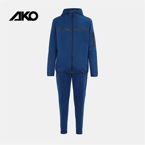 เสื้อผ้าฝ้ายฟลีซคุณภาพสูงขายส่ง น้ำหนัก 500 กรัม ชุดวอร์มไซส์ใหญ่ สไตล์สตรีทแวร์สำหรับฤดูหนาว รับสกรีนโลโก้ AKO Sport - Product Image 1