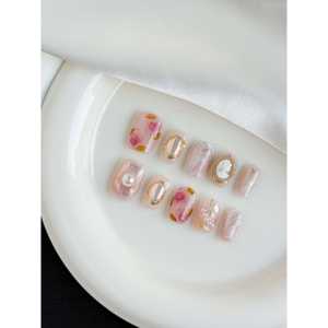 Ongles press-on élégants Muse : Design de nail art élégant et stylé - Product Image 1