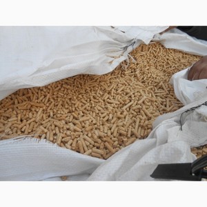 Granulés de bois de pin et de chêne biomasse de qualité supérieure sacs de 15kg briquettes de bâton sciure de bois de chauffage copeaux à vendre - Product Image 5