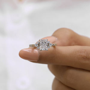 Vinson แหวนเพชรมอยส์ซอไนต์2กะรัตประดับเพชรที่ได้แรงบันดาลใจจากธรรมชาติแหวนรูปดอกไม้สีเหลืองทอง18K สำหรับเป็นของขวัญ - Product Image 1