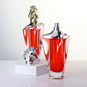 Botella de Perfume de Vidrio Vacía de Lujo de 80 ml, Envase de Fragancia con Forma Única y Tapa Metálica con Cabeza de Caballo Electrochapada - Product Image 3