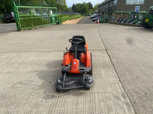 Compre una podadora de césped Husqvarna R 112C Rider de fábrica, resistente y con tractor de jardín disponible - Product Image 6