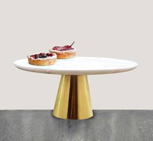 Support décoratif pour gâteau rond en marbre blanc avec base en métal doré pour décoration de centre de table au meilleur prix. - Product Image 3