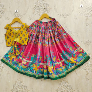 Lehenga Choli para Niñas, Ropa Étnica de Poliéster, Largo hasta el Suelo, Materiales Reciclados, Prenda Confeccionada para Diwali y Bodas - Product Image 4