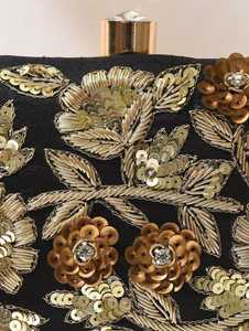 Pochette chic et luxueuse en métal pour femmes, conçue pour les soirées élégantes, sac à main élégant pour le soir avec bandoulière chaîne, tendance - Product Image 4