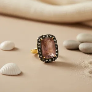 Anillo de Zafiro y Diamantes para Mujer, Oro Amarillo con Baño de Rodio, Piedra Natural con Corte Natural, Acabado en Oro - Product Image 1