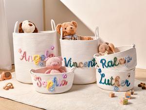 Panier en macramé personnalisé avec nom, solution de rangement artisanale mignonne pour la décoration de la maison, salle de jeux, chambre à coucher et cadeau personnalisé en provenance d'Inde - Product Image 4