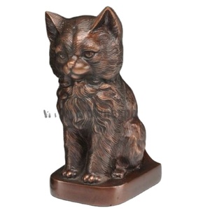 Urnes pour chats assis mignons Urnes de crémation pour chats poilus de couleur marron - Product Image 1