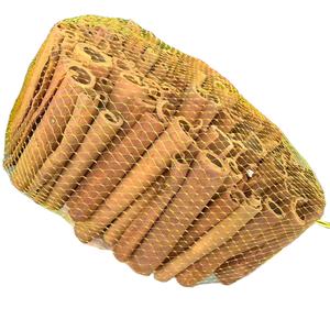 Placez la cannelle de qualité supérieure dans des pochettes <span class=keywords><strong>en</strong></span> filet, mettez-<span class=keywords><strong>les</strong></span> dans des cartons et arrangez-<span class=keywords><strong>les</strong></span> de manière soignée et attrayante. - Product Image 1