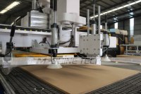 Vente flash : Routeur CNC ATC pour la production de meubles et d'armoires avec précision optimisée par l'IA