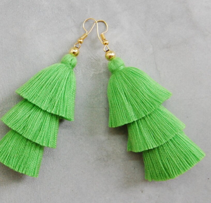 ต่างหูพู่ห้อยสีเขียวมะนาวทำมือ งานแฮนด์เมด - สีทอง - แบบยาว - Product Image 1