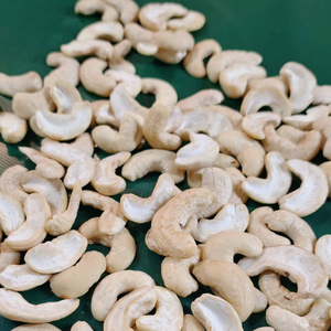 Santigo Kaju badam ถั่วแห้งเมล็ดมะม่วงหิมพานต์เกรด WWS ราคาถูกจำนวนมาก - Product Image 1