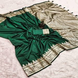 ผ้าไหมบาแนรัสแท้ VASTRA COTTAGE พร้อมลายปักด้วยด้ายซารีทั่วผืน ดีไซน์หรูหราด้วยพัลลูที่สวยงาม และเสื้อไหมเนื้อนุ่มเข้าชุดกัน - Product Image 2