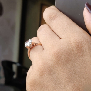 Juego de diamantes redondos cultivados en laboratorio de corte brillante en oro sólido de 10kt Anillos de compromiso de boda solitarios para mujeres - Product Image 4