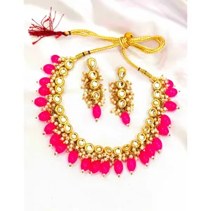 Ensemble de collier à une seule couche en Kundan perlé rose, plaqué or, cuivre et zircon, avec plaque dorée pour mariages ou bijoux raffinés - Product Image 2