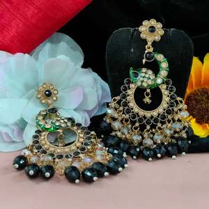 Opulent Fusion Pendientes de moda Tradicional Kundan Chandbalis con diseño de pavo real Exquisitas perlas colgantes para una elegancia elegante - Product Image 3