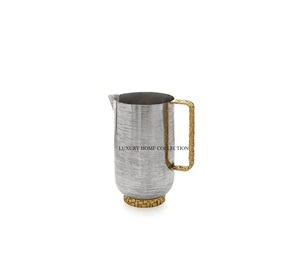 Pichet fantaisie poli à la main avec un design exquis et une structure durable, parfait pour les fêtes, les fêtes et les mariages - Product Image 5