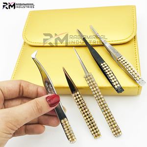 Juego de pinzas para pestañas RMI de alta calidad y estuche magnético color dorado - Product Image 4