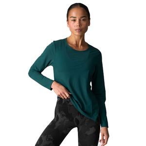 Camiseta deportiva personalizada OEM de manga larga para mujer, camiseta transpirable de tela de secado rápido para mujer, camiseta para Yoga, correr y ropa de gimnasio - Product Image 1