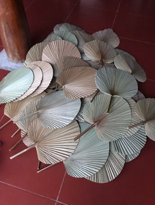 Ventilador de mano ligero y duradero, perfecto para refrescarse en verano y actividades al aire libre - Product Image 2