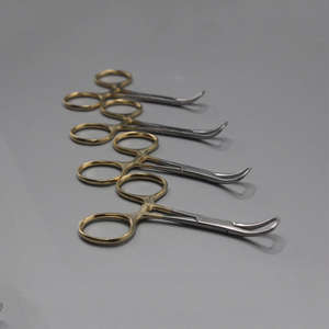 Juego de 4 Pinzas para Toallas de Playa, Chapadas en Oro, 3.5, Instrumentos Quirúrgicos de Acero Inoxidable de Grado Médico al por Mayor - Product Image 2