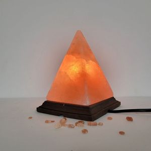Lampe pyramidale de sel rose de l'Himalaya sculptée à la main avec motif en coeur sur une base en bois lisse pour la décoration de la maison sur le thème des animaux - Product Image 5