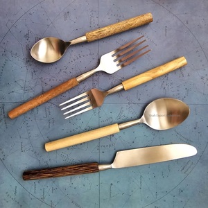 Juego de cubiertos de metal chapado en plata con mango de madera natural para el hogar y hoteles, vajilla de mesa, juegos de cubiertos para comer - Product Image 6