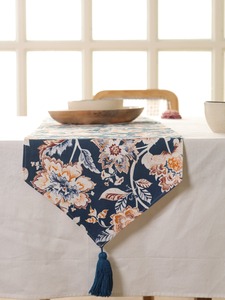 Chemin de table double couche en toile slub premium imprimé numériquement, motif floral, avec pompons, style damassé tissé, bleu floral pour salle à manger - Product Image 4