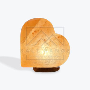 Lampe de sel de l'Himalaya en forme de cœur sculptée de haute qualité - Prix de gros bas Options personnalisables pour la décoration de la maison - Product Image 1