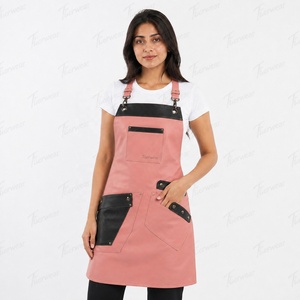 Tablier en cuir rose pour femme avec fermeture à bouton-pression, manches courtes, détection anti-aiguille, accents noirs, plusieurs poches, pour usage en restaurant et bar - Product Image 2