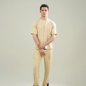 Conjunto de ropa deportiva Beige para hombre, camiseta y pantalones de gimnasio de manga corta, ropa deportiva de secado rápido con logotipo personalizado - Product Image 1