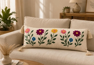 Housse de coussin lombaire décorative en coton brodé de marguerites colorées, faite à la main, avec pompons, pour canapé - Product Image 3