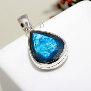 Colgante de labradorita de piedras preciosas naturales, colgante de plata de ley 925, regalo de joyería hecho a mano para ella, fabricante de joyería al por mayor - Product Image 3