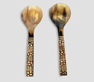 Juego de Servir Ensaladas de Cuerno Natural Hecho a Mano de Lujo con Mangos Ergonómicos Curvos Únicos, Cuchara Grande para Mezclar y Tenedor para Servir - Product Image 6