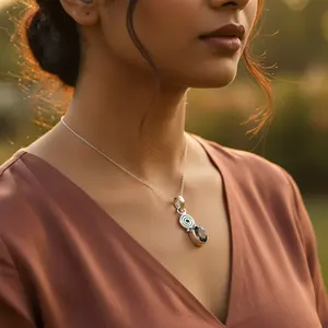 Colgante de Plata 925 con Cuarzo Ahumado para Mujer, Joyería Artesanal de Piedra Preciosa en Oro Rosa con Baño de Rodio y Detalles de Dijes - Product Image 2