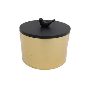 Boîte de forme ronde en métal plaqué or de conception classique avec couvercle fini noir pour boîte de rangement des aliments de table d'ustensiles de cuisine - Product Image 1