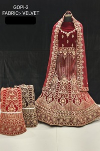 Lehenga Choli en velours exquis fait à la main le plus vendu pour les occasions festives avec du fil doré et des détails perlés d'Inde - Product Image 2