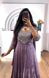Maravilloso color/trabajo de secuencia múltiple de longitud larga pura seda Chinon verano comodidad elegante señora vestidos de fiesta con conjunto Dupatta - Product Image 4