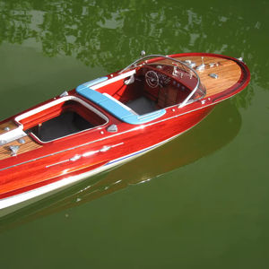 RIVA AQUARAMA-MODÈLES DE BATEAUX EN BOIS PEINTS/BATEAU DE VITESSE PRÊT POUR MEUBLES DE MAISON RC/DE HAUTE QUALITÉ - Product Image 1