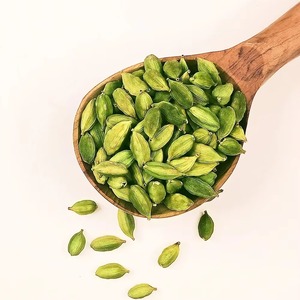 Cardamome verte fraîche de qualité supérieure, gousses brutes, arôme durable, saveur intense, utilisation à domicile et au restaurant, Inde, Herbojit International - Product Image 3