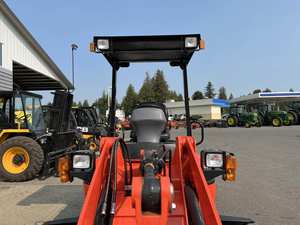 Chargeur sur pneus Kubota R430 2023 | Chargeur compact de 2.6 tonnes avec moteur diesel de 47.6 CV | Équipement de construction et agricole - Product Image 4