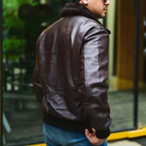 Chaqueta de cuero marrón vintage desgastada para hombre Look de motorista Retro - Product Image 6