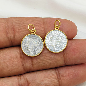 Escorpio Zodíaco Tallado Colgante MOP Gemstone Bisel Set 15mm Chapado en oro Plata de ley Colgantes finos y dijes Collar Joyas - Product Image 5