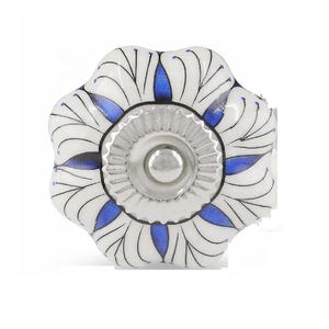 Perillas de cerámica pintadas a mano con flores azules y blancas para armario, tocador y muebles, armario, cajón, cocina, perillas de tocador - Product Image 1