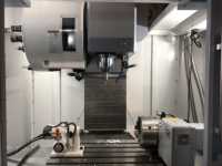 Centre d'usinage vertical CNC avec lubrification et refroidissement automatiques pour le perçage, le taraudage, le fraisage et les moules en aluminium