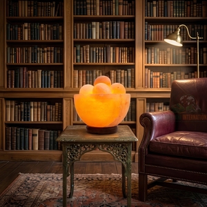 Lampe de table à intensité variable en sel rose de l'Himalaya naturel, écoresponsable, faite à la main, avec boules de massage, pour la relaxation - Product Image 4