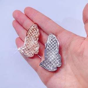 Collier mains priantes glacées avec testeur de diamants Diamond Pass - Product Image 2