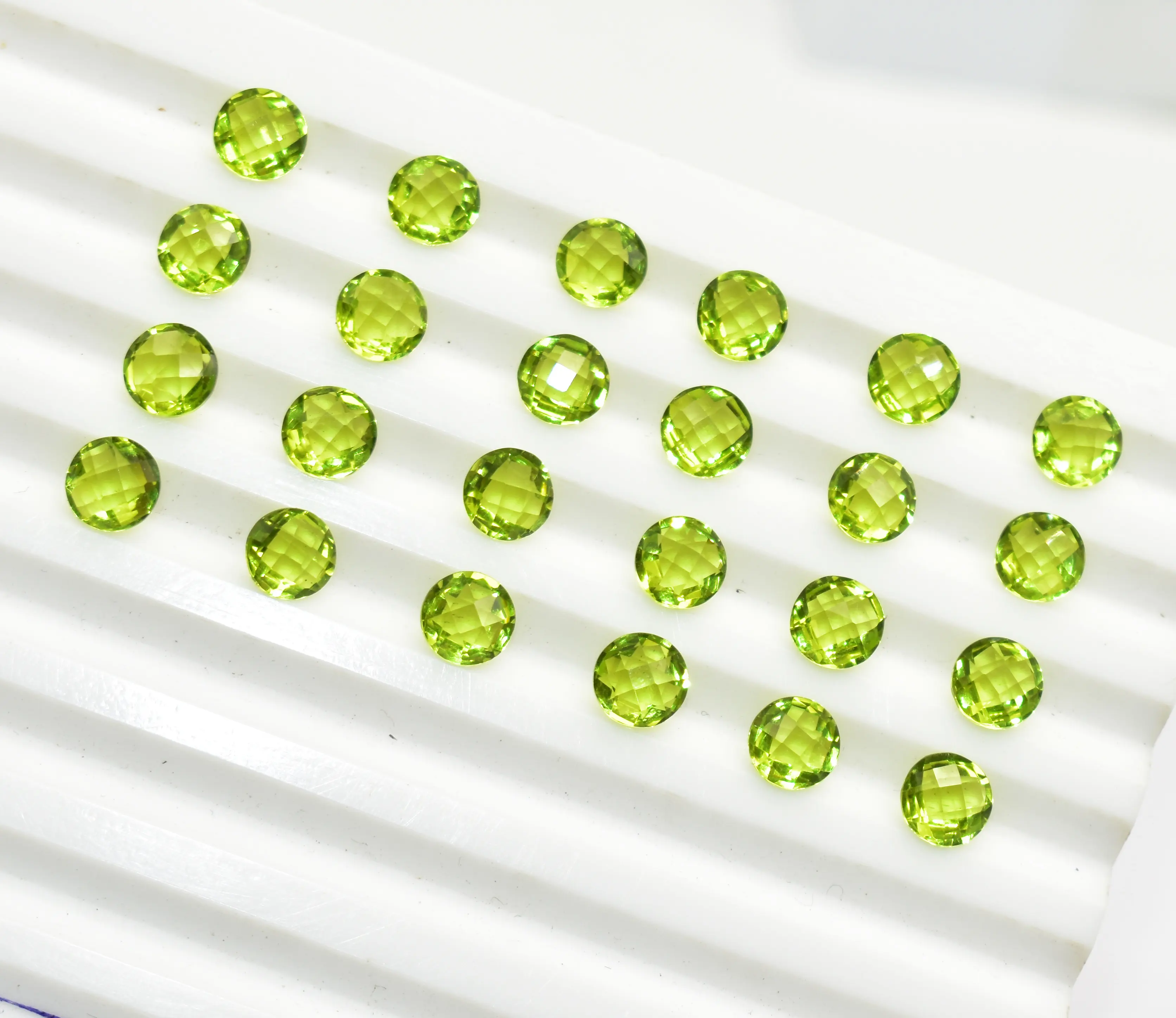 Peridoto creado en laboratorio, corte de cuadros facetados redondos de 3 mm a 20mm, tamaños disponibles, piedras preciosas sueltas, gemas facetadas.