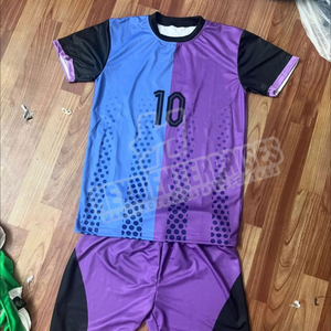 Ensembles de football d'équipe à séchage rapide, uniformes de football bon marché, uniformes de football fabriqués au Pakistan pour hommes, respirants et à séchage rapide - Product Image 6
