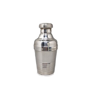 Pièce tendance Shaker à cocktail en acier inoxydable Accessoire de fête élégant pour les barmans et les verres de bar finis par miroir - Product Image 1